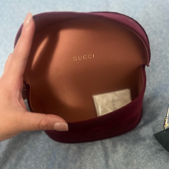 Gucci Oversized Sunglasses - Picture 4 of 6